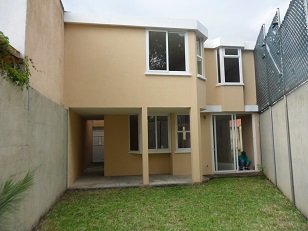 Venta de Casa o Casas, Terrenos, Propiedades, Apartamentos, Inmuebles en Guatemala, zona 11, zona 7, zona 2, zona 18, zona 16, Mixco, Carretera Al Salvador, Fraijanes, Santa Catarina Pinula, Antigua Guatemala, Villa Nueva, Villa Canales, San Miguel Petapa - Venta o Alquiler de Casas En Guatemala